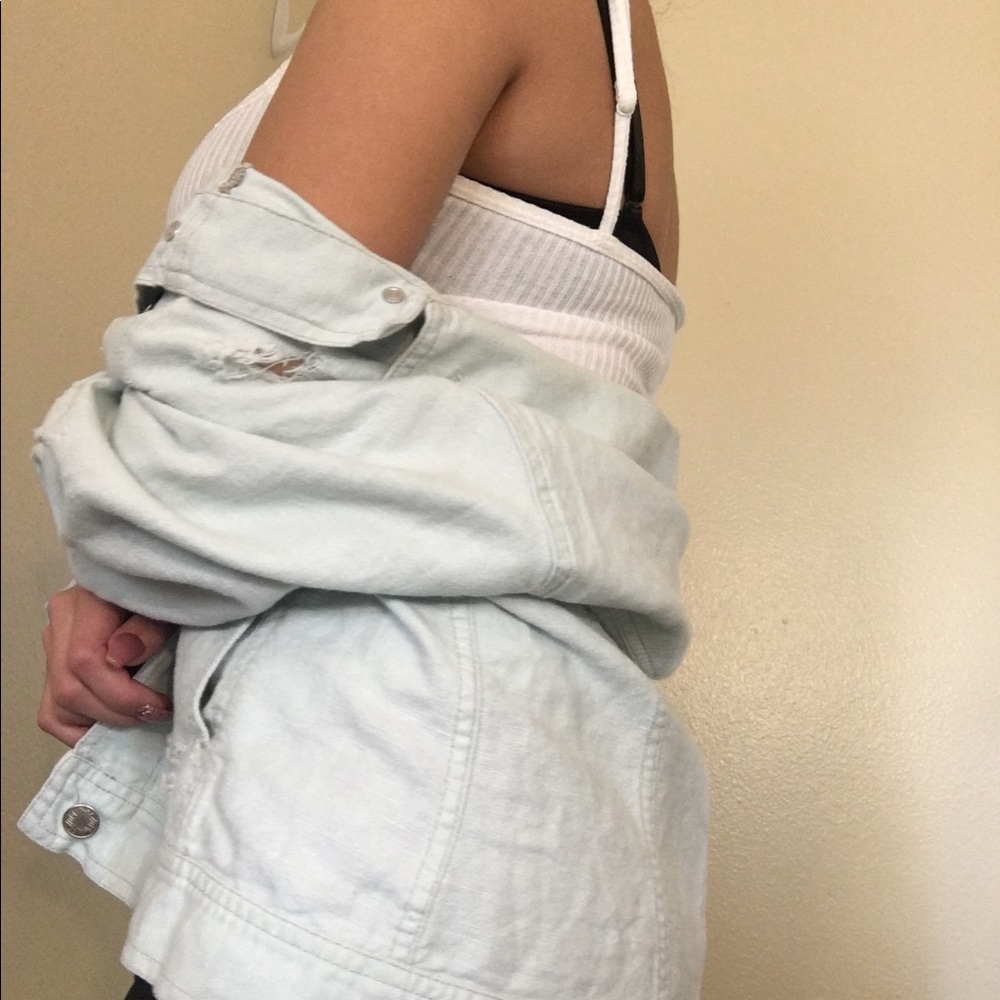 LIGHTWASH RIPPED JEAN JACKET